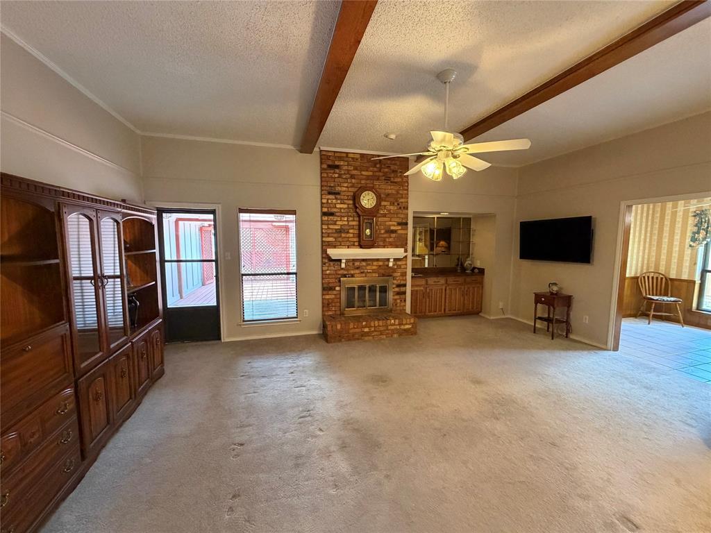 910 Village Green Drive Property Photo 4
