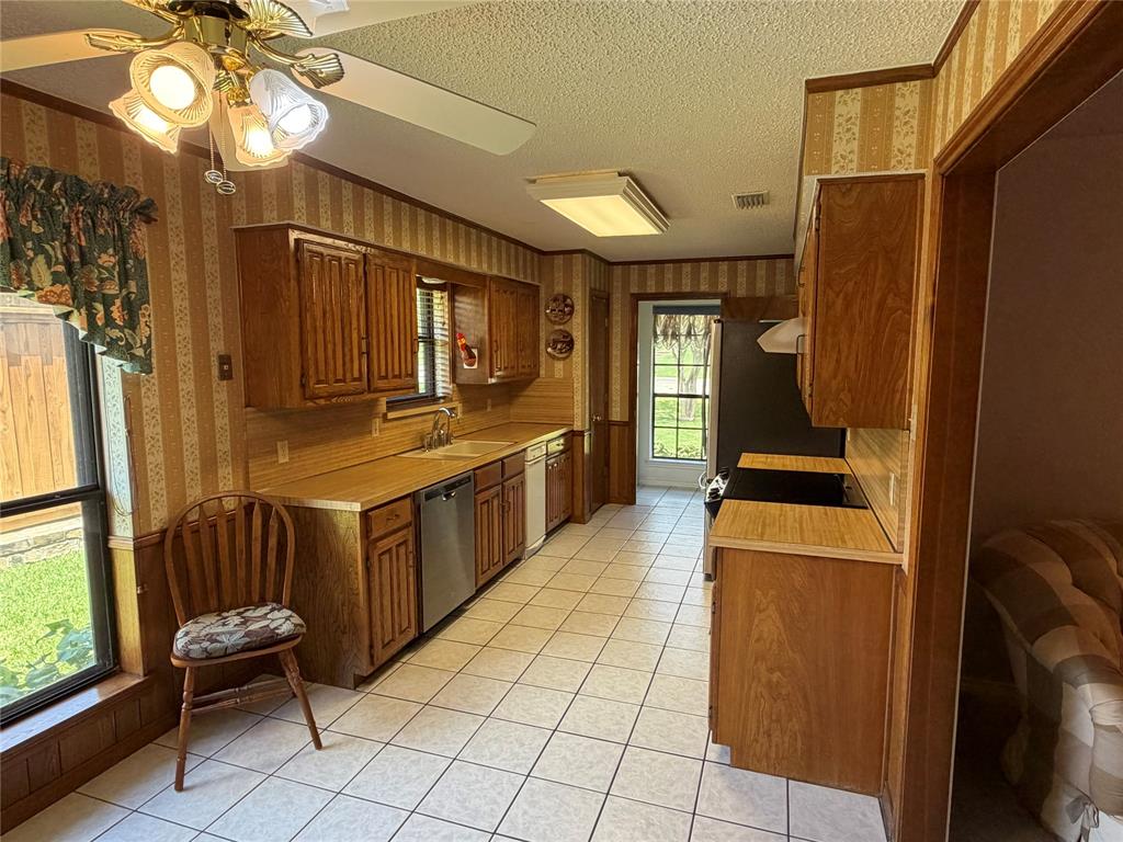 910 Village Green Drive Property Photo 8