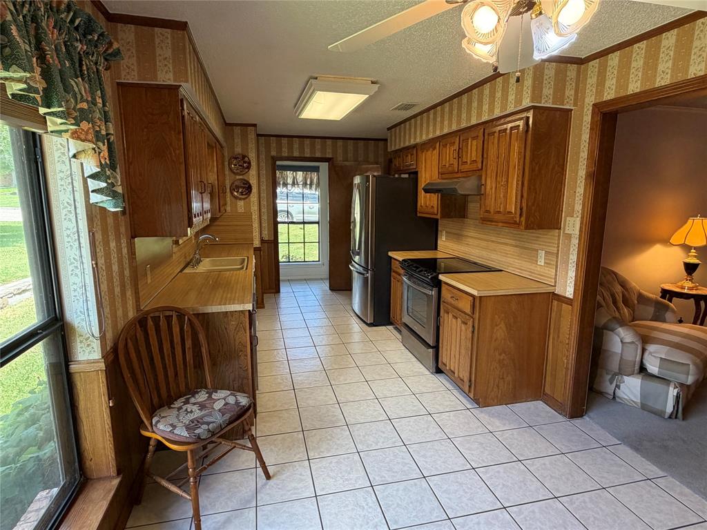 910 Village Green Drive Property Photo 9