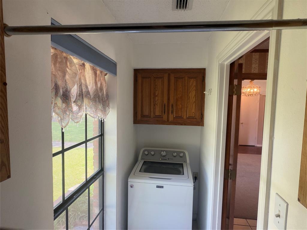 910 Village Green Drive Property Photo 10