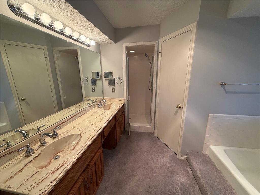 910 Village Green Drive Property Photo 14