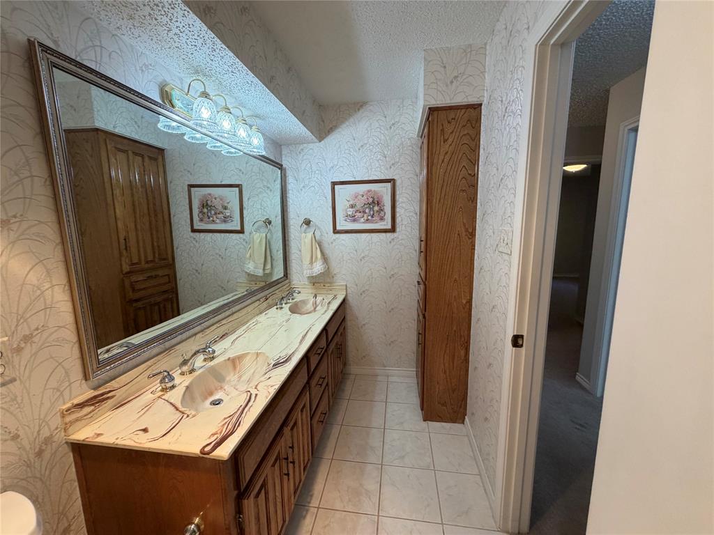 910 Village Green Drive Property Photo 17