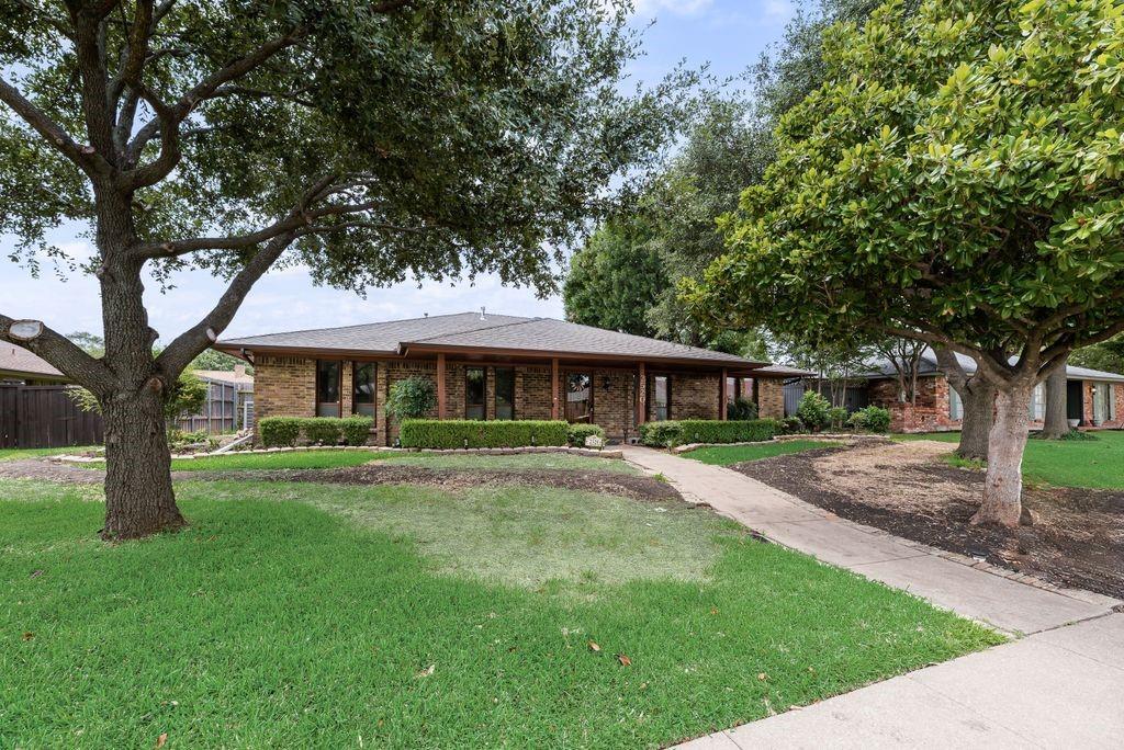 2520 Coleshire Drive Property Photo 1