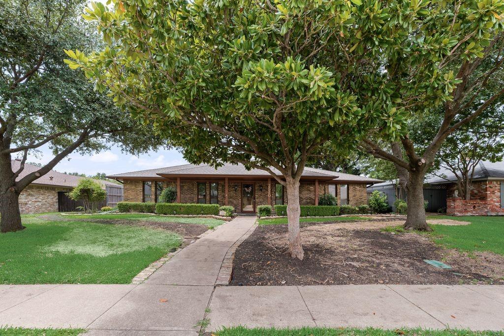 2520 Coleshire Drive Property Photo 3