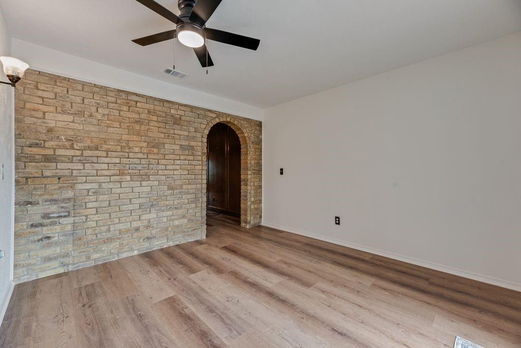 2520 Coleshire Drive Property Photo 13