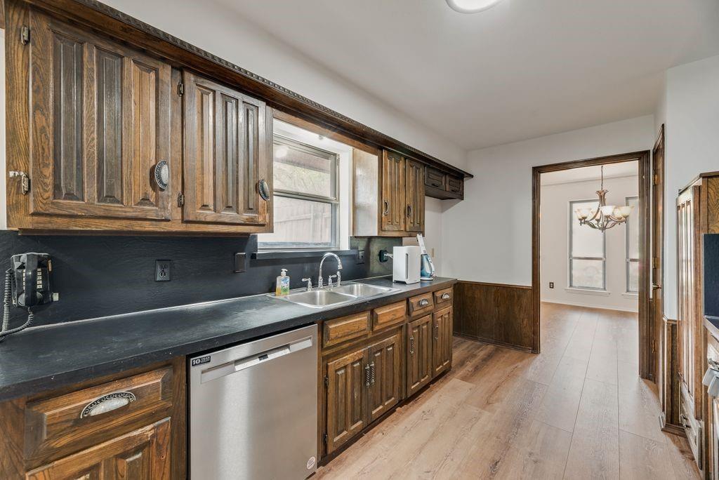 2520 Coleshire Drive Property Photo 17