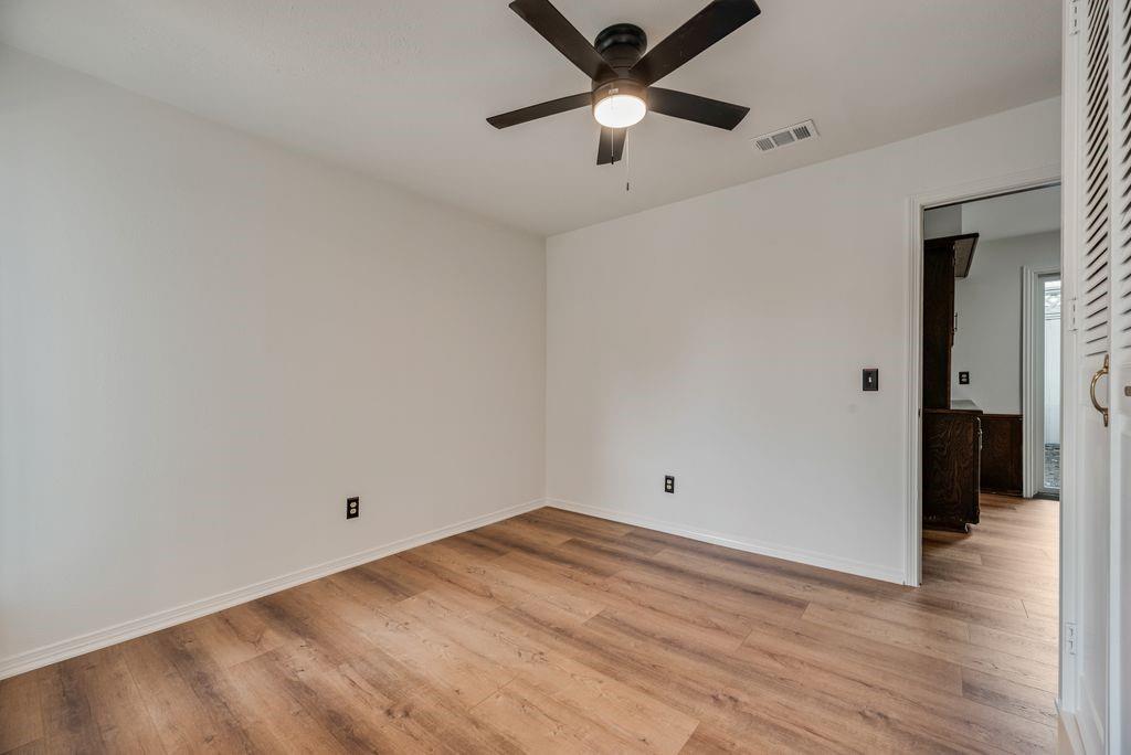 2520 Coleshire Drive Property Photo 23
