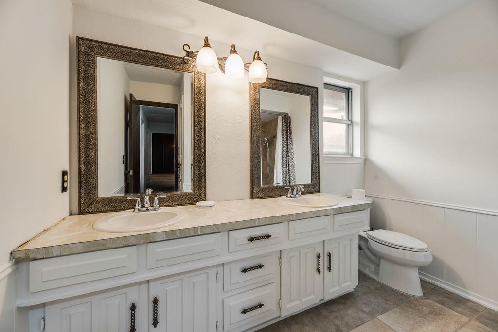 2520 Coleshire Drive Property Photo 26