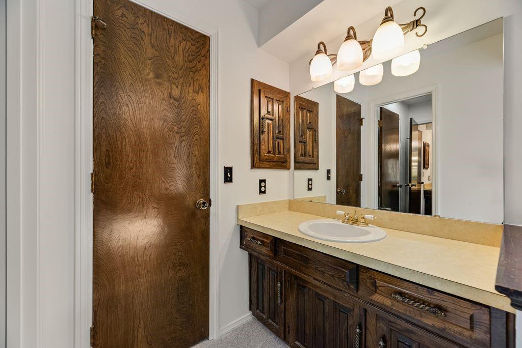 2520 Coleshire Drive Property Photo 29
