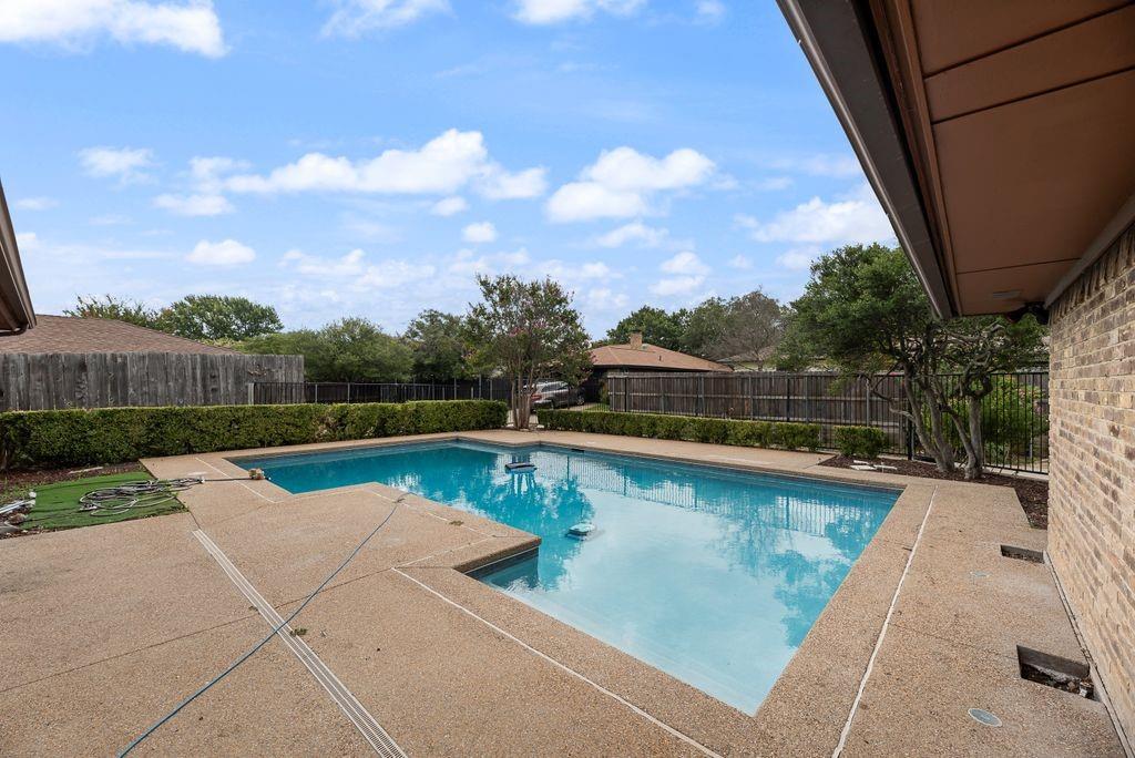 2520 Coleshire Drive Property Photo 31