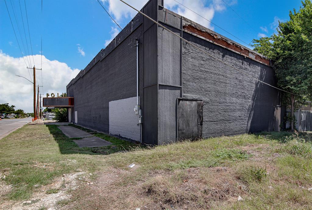 3200 Strong Avenue Property Photo 4