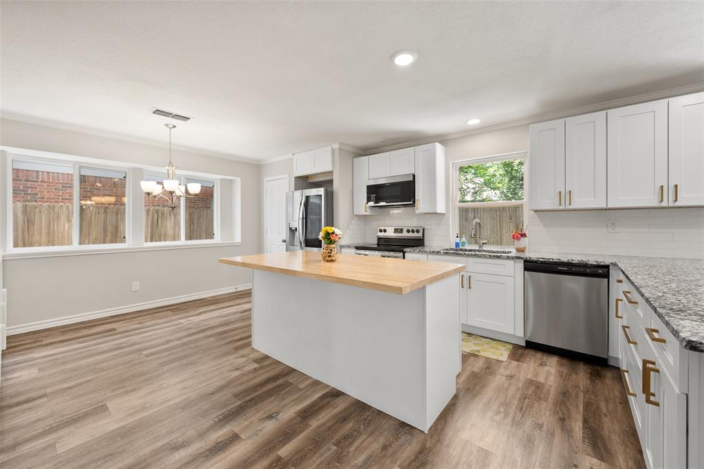 2216 Reverchon Drive Property Photo 4