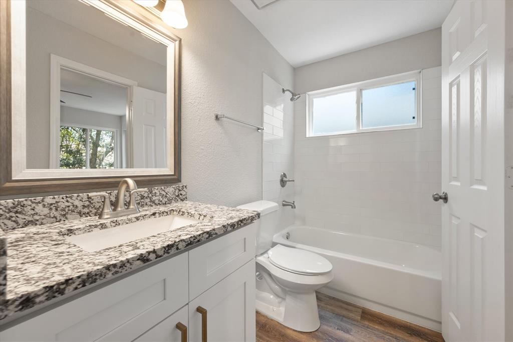 2216 Reverchon Drive Property Photo 12