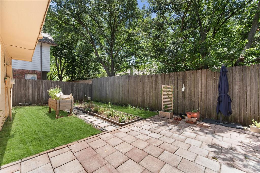 2216 Reverchon Drive Property Photo 17