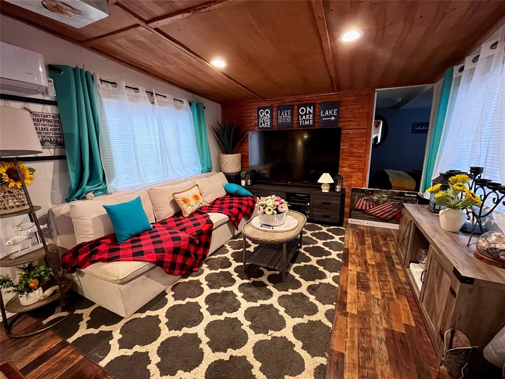 4380 Lake Shore Drive Property Photo 11