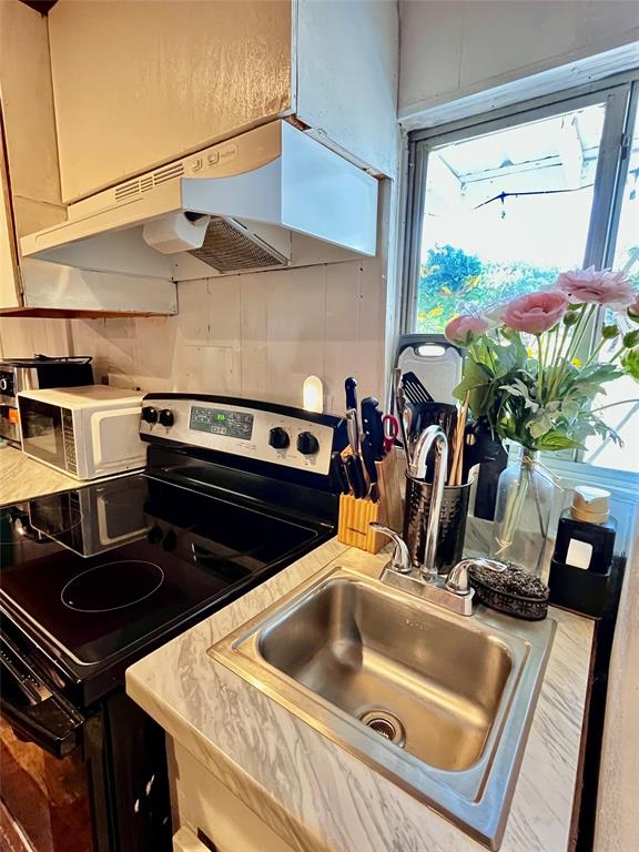 4380 Lake Shore Drive Property Photo 13