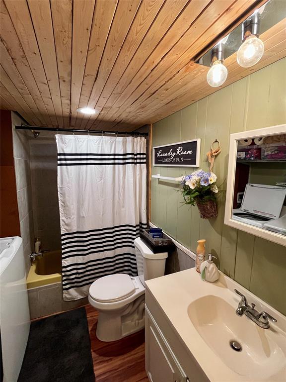 4380 Lake Shore Drive Property Photo 18