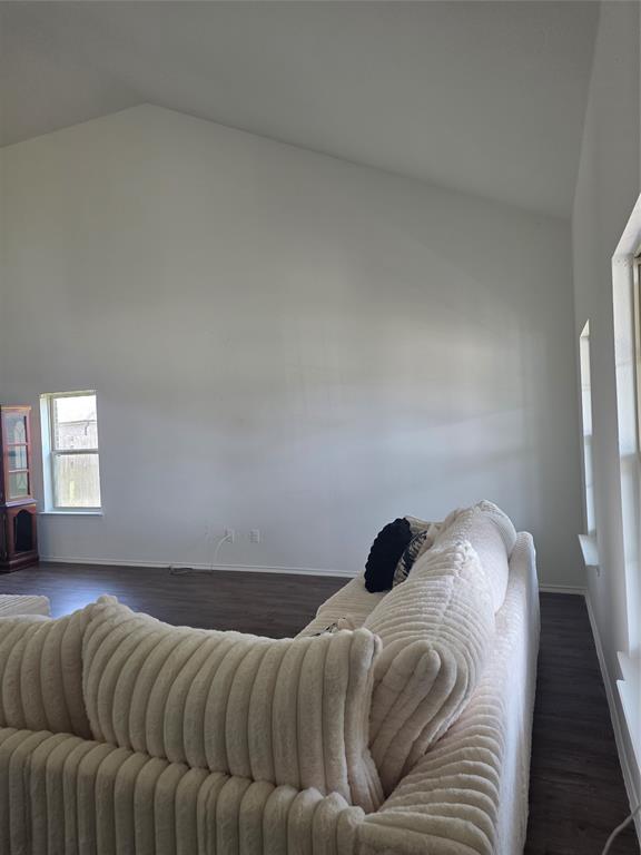 2803 Aberdeen Drive Property Photo 3