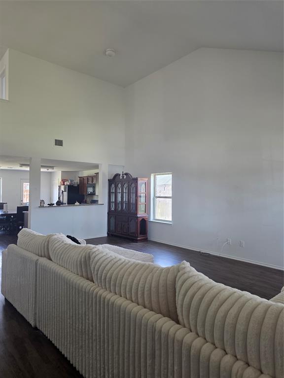 2803 Aberdeen Drive Property Photo 4