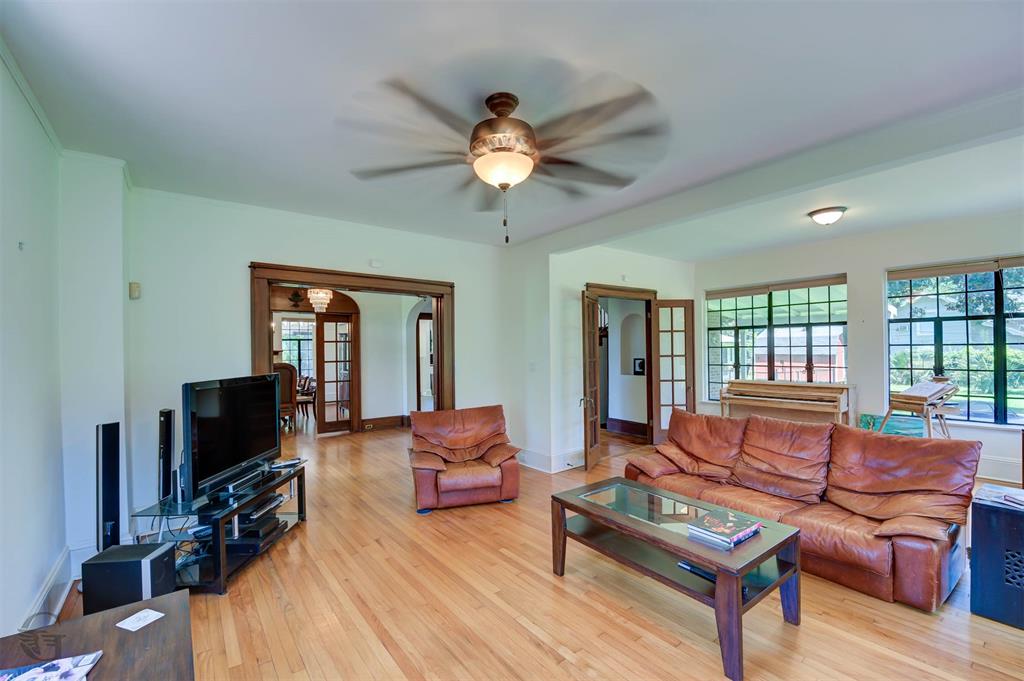 920 Ockley Drive Property Photo 10