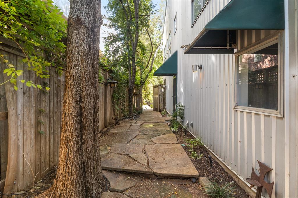 3809 San Jacinto Street E Property Photo 3
