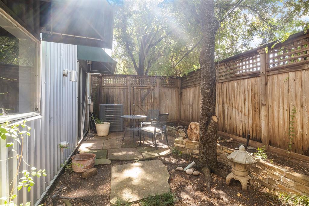 3809 San Jacinto Street E Property Photo 4