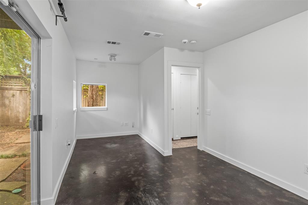 3809 San Jacinto Street E Property Photo 9