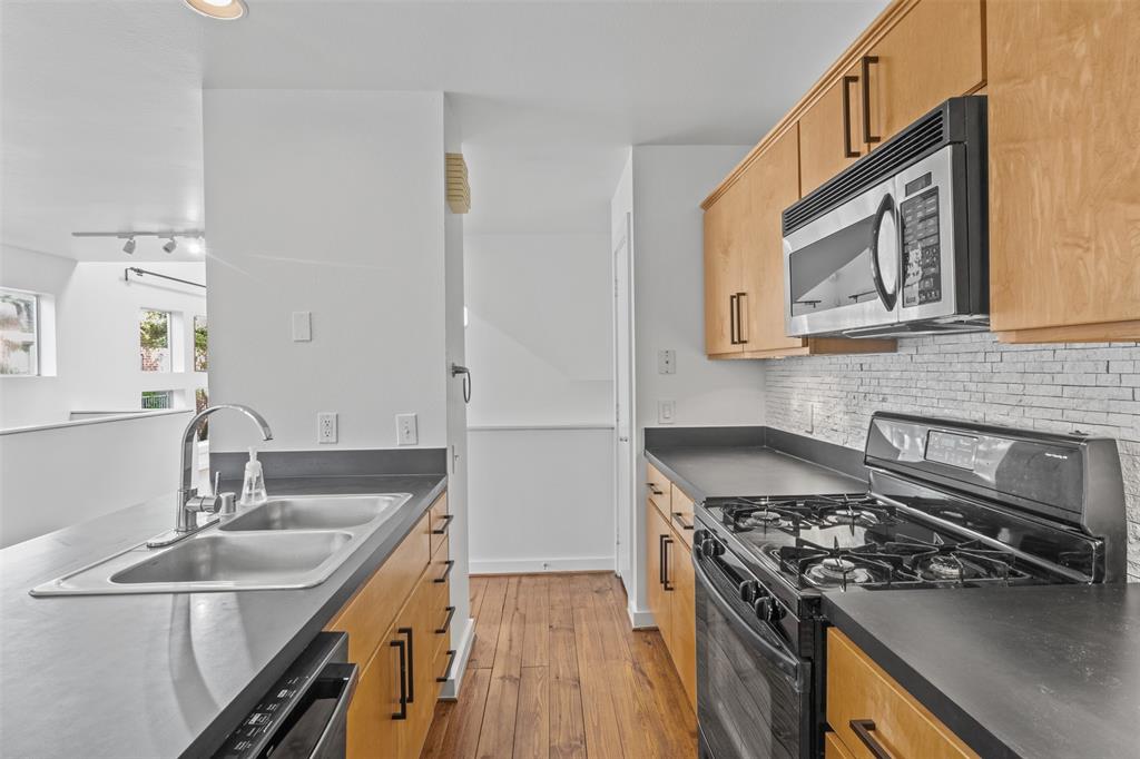 3809 San Jacinto Street E Property Photo 23