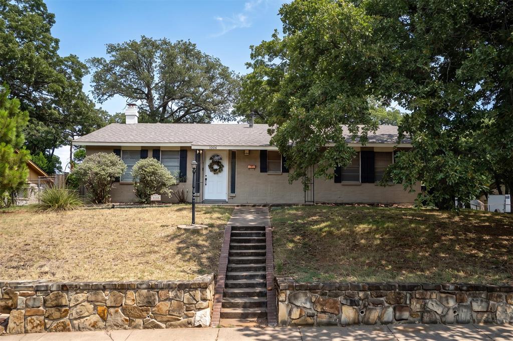 1006 N Lucas Drive Property Photo 3