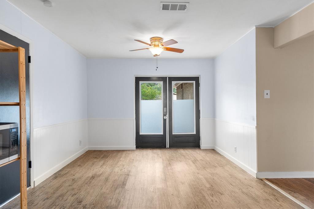 1006 N Lucas Drive Property Photo 16