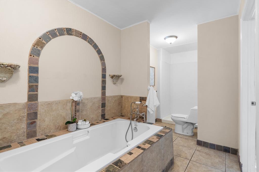 1006 N Lucas Drive Property Photo 20