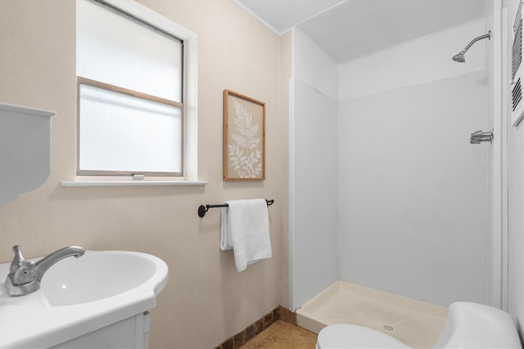 1006 N Lucas Drive Property Photo 21