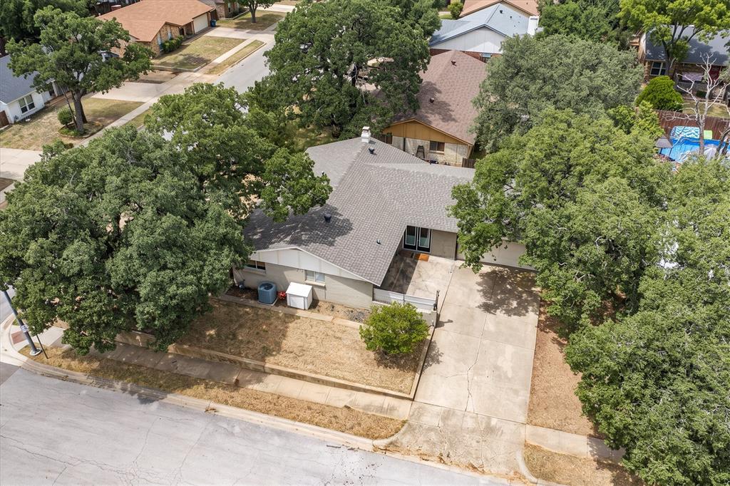 1006 N Lucas Drive Property Photo 28