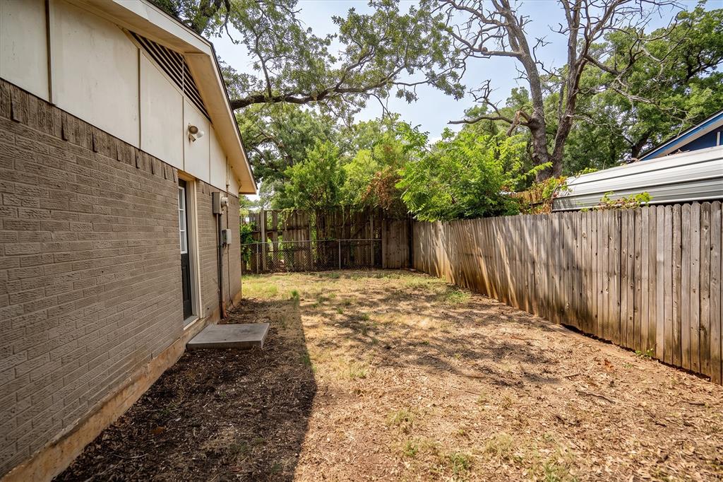 1006 N Lucas Drive Property Photo 29