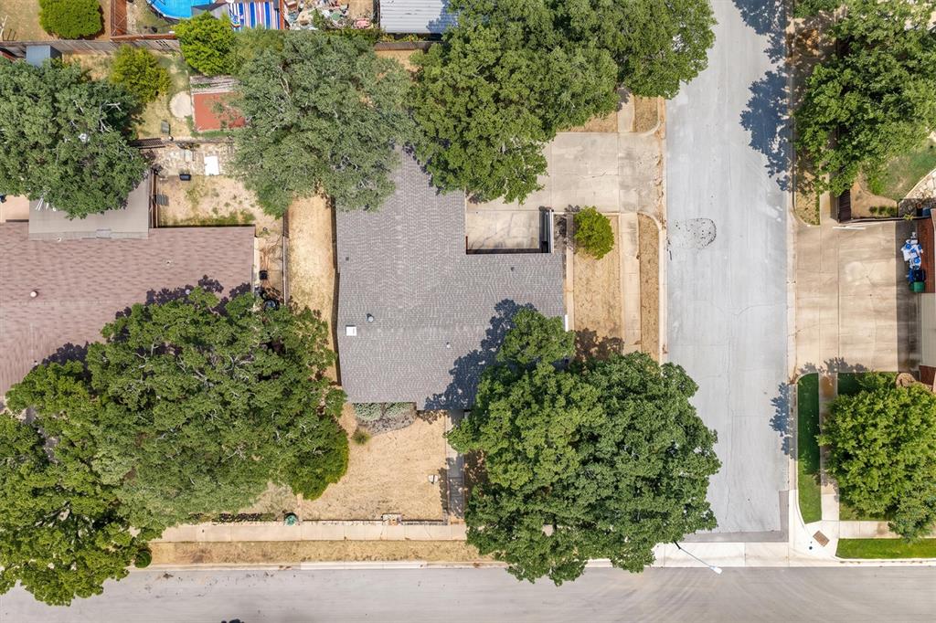 1006 N Lucas Drive Property Photo 32