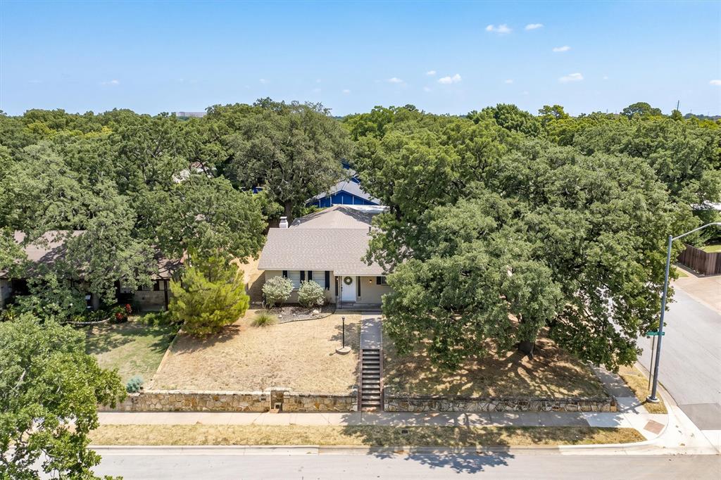 1006 N Lucas Drive Property Photo 33