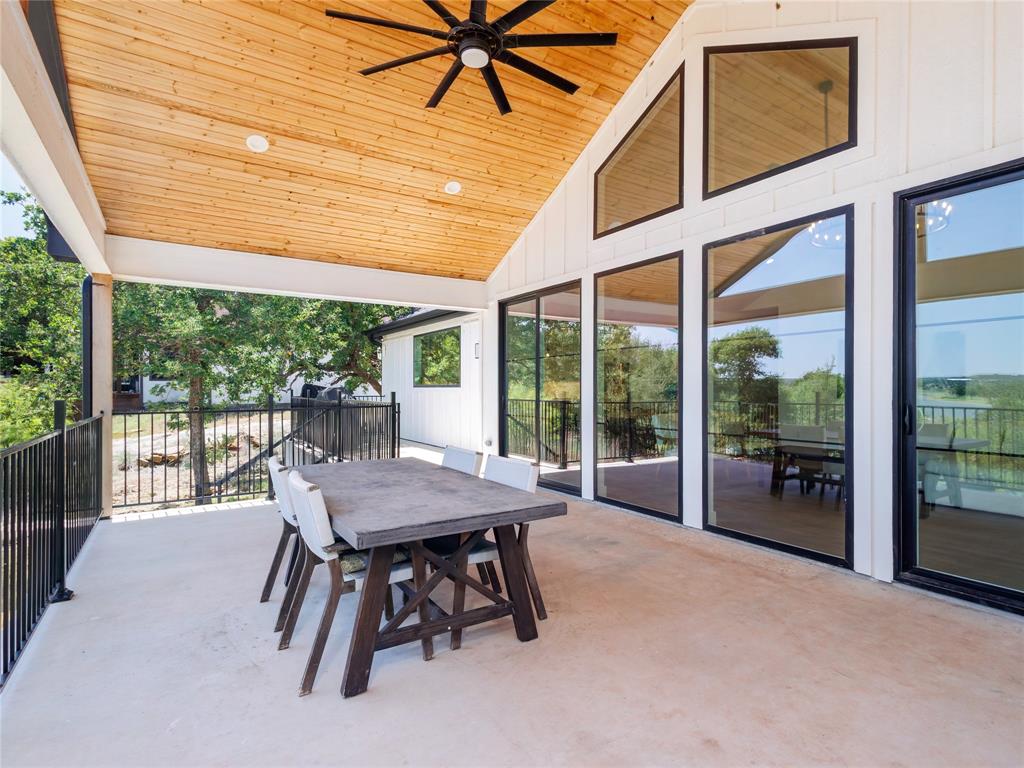 660 Oak Point Drive Property Photo 12