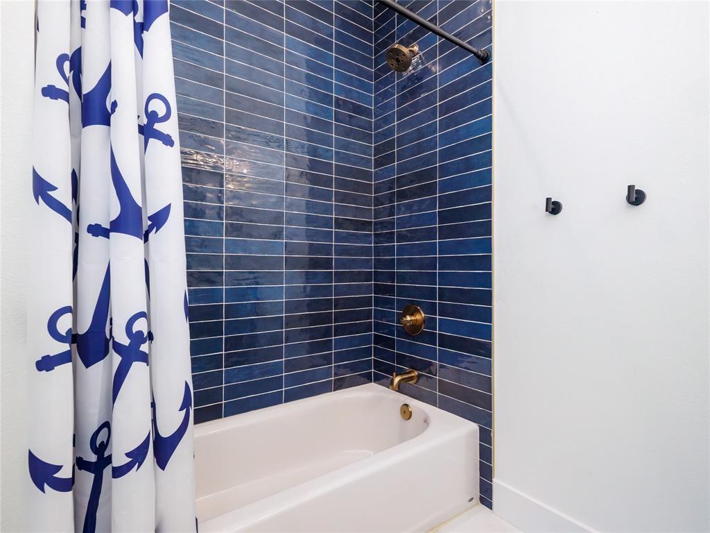 660 Oak Point Drive Property Photo 22