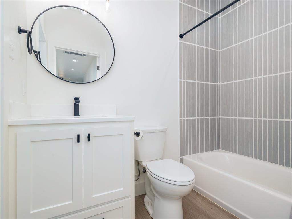 660 Oak Point Drive Property Photo 25
