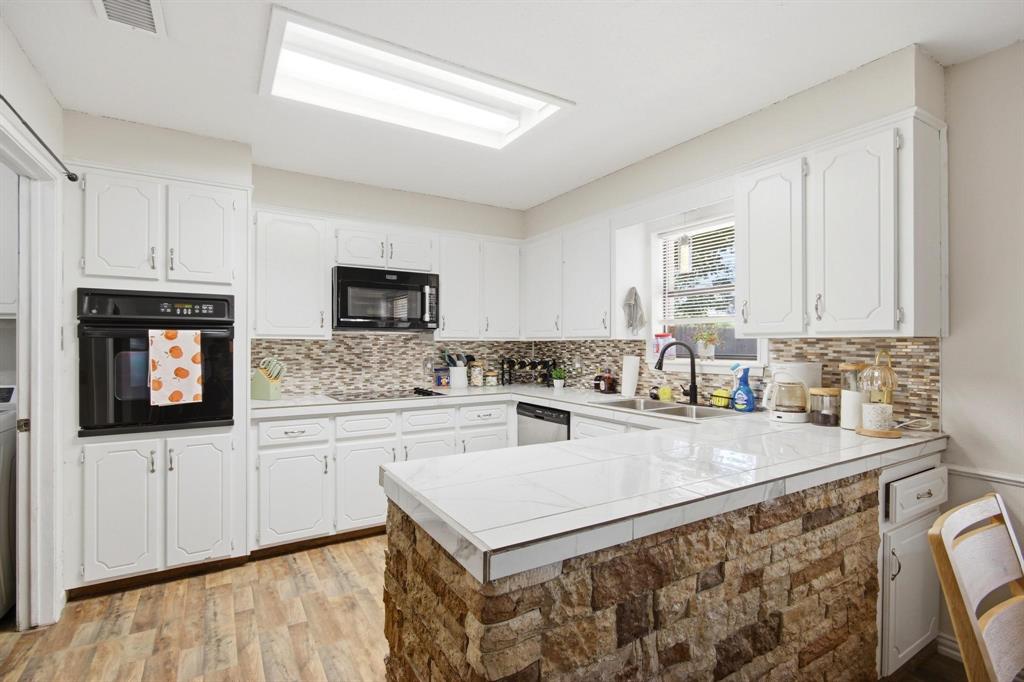 2842 Rex Allen Drive Property Photo 8