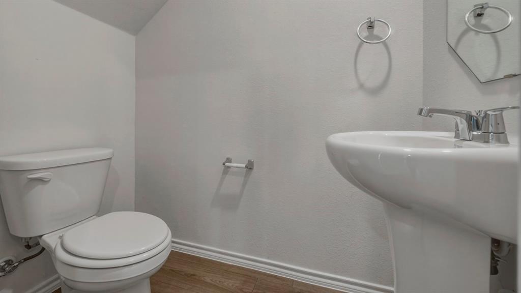 768 Stonewood Drive Property Photo 5