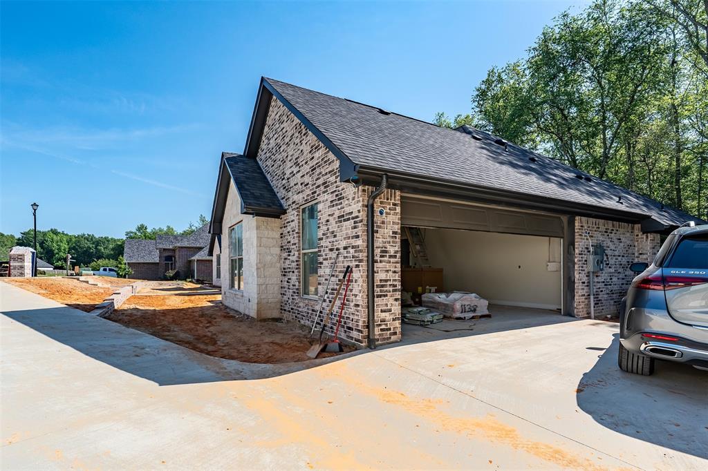 2546 Barton Creek Circle Property Photo 3