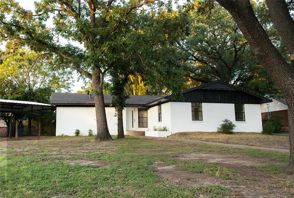 805 Lynn Court Property Photo 1