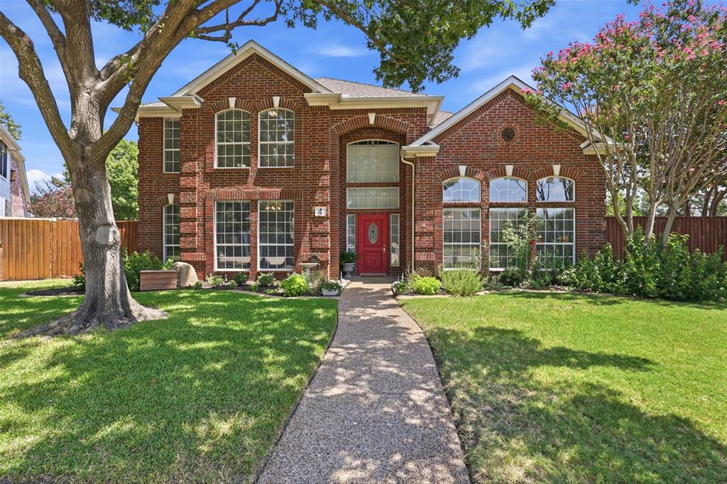 4 Fountain Gate Circle Property Photo 1