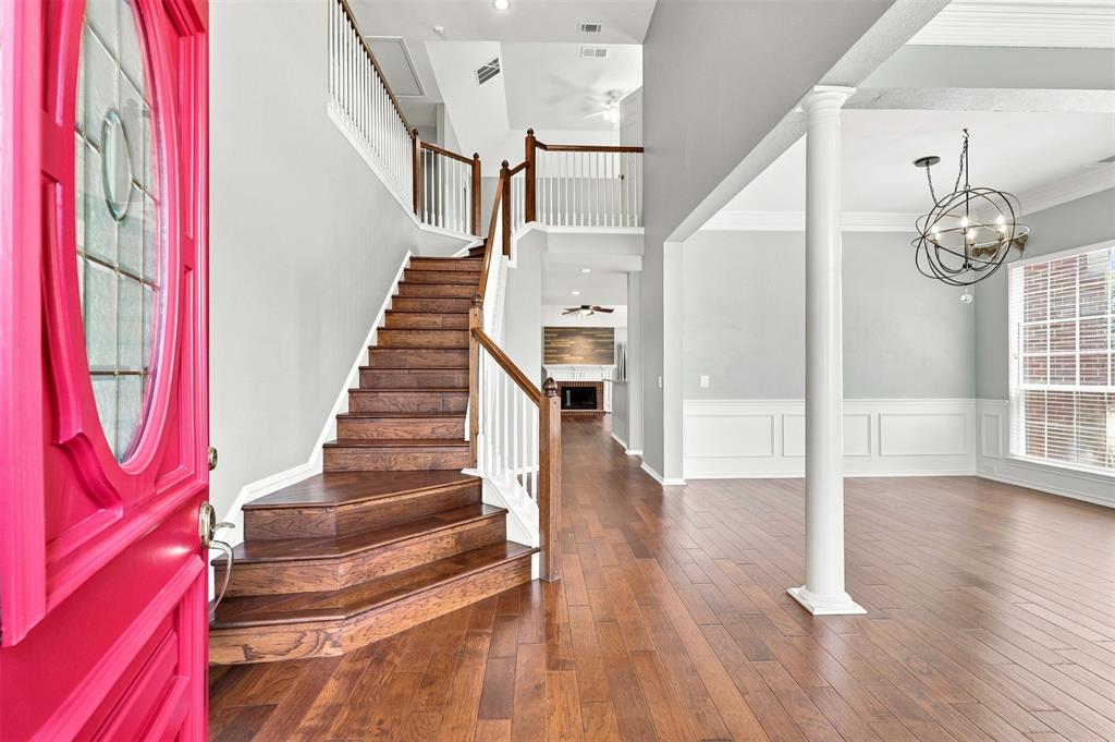 4 Fountain Gate Circle Property Photo 2