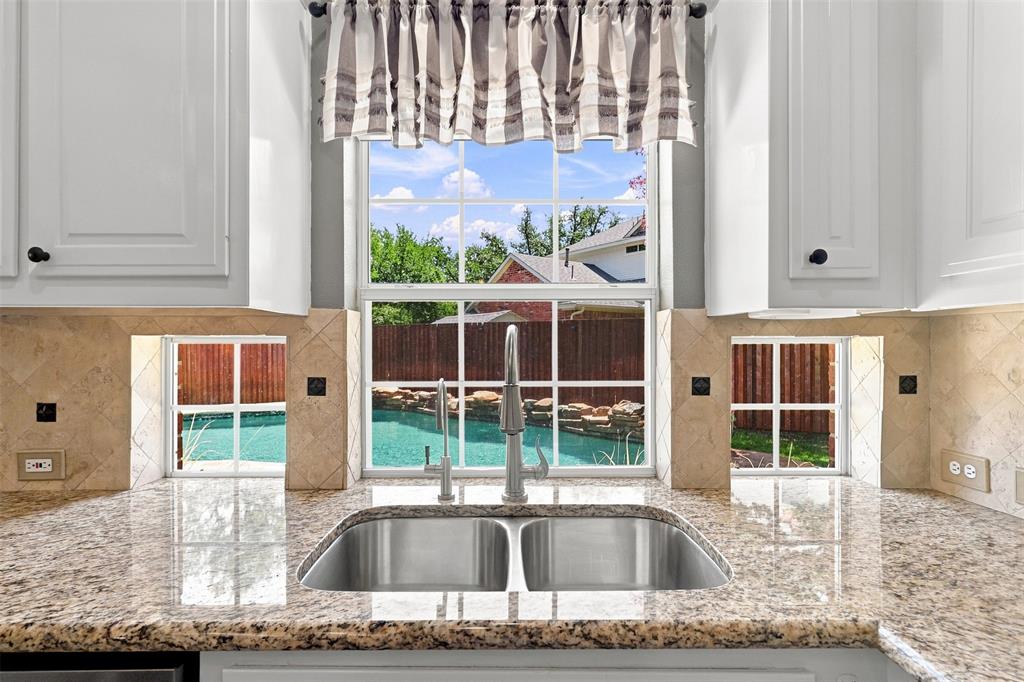4 Fountain Gate Circle Property Photo 9