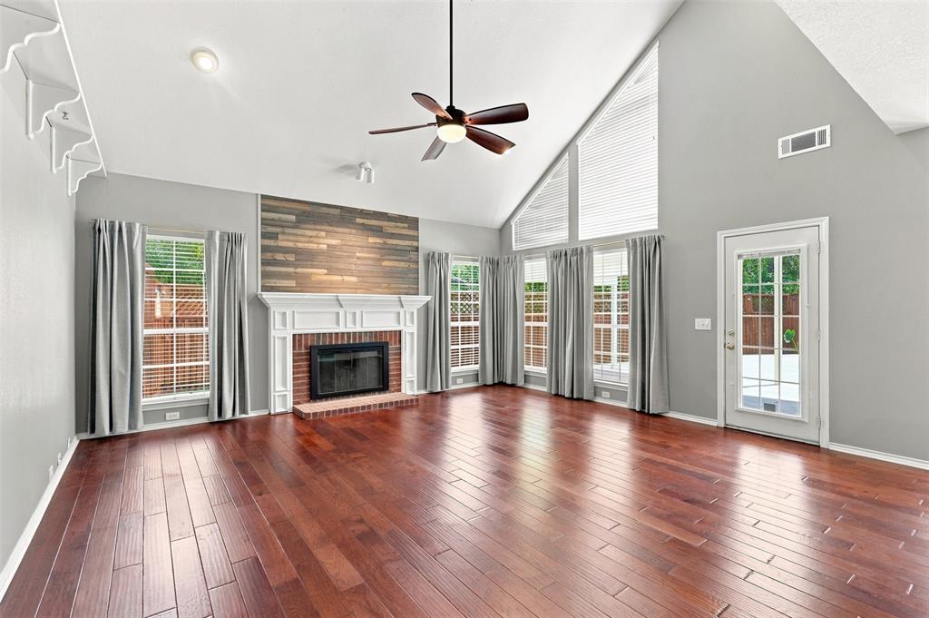 4 Fountain Gate Circle Property Photo 15