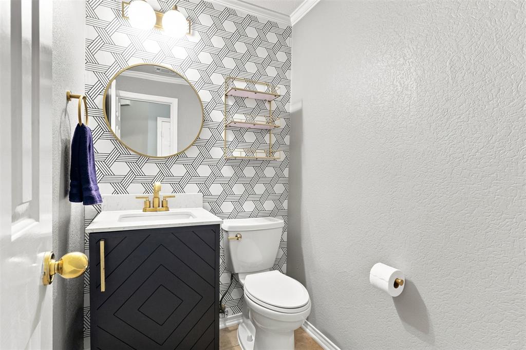 4 Fountain Gate Circle Property Photo 16