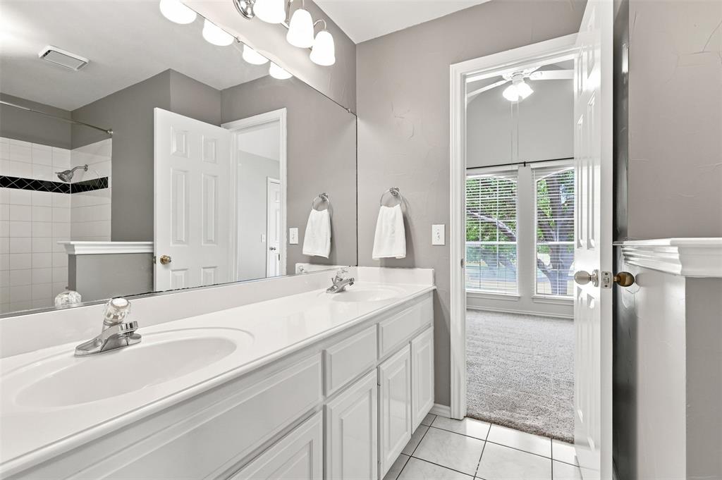 4 Fountain Gate Circle Property Photo 25