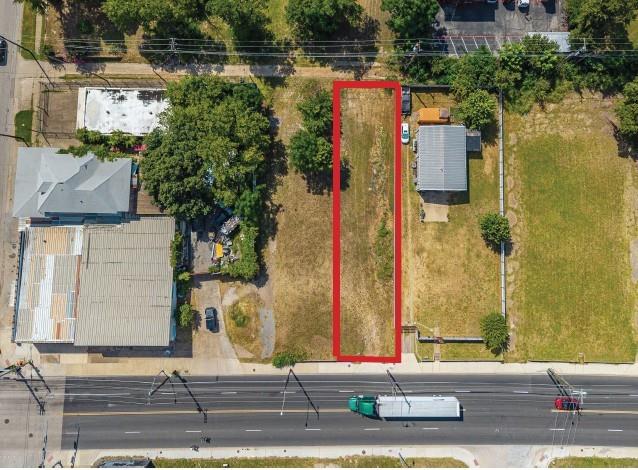 1910 Al Lipscomb Way Property Photo 2